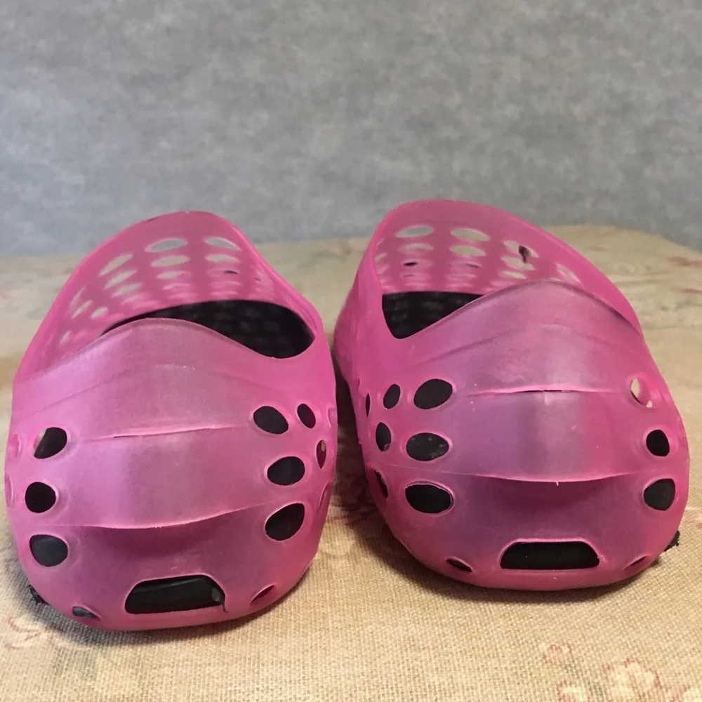 Pink Perforated Water Shoes Clogs Slip On Aqua Beach Pool Shower Flats Like New